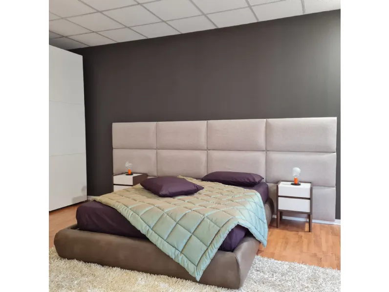 Letto moderno con contenitore Boiserie Conte a prezzo ribassato