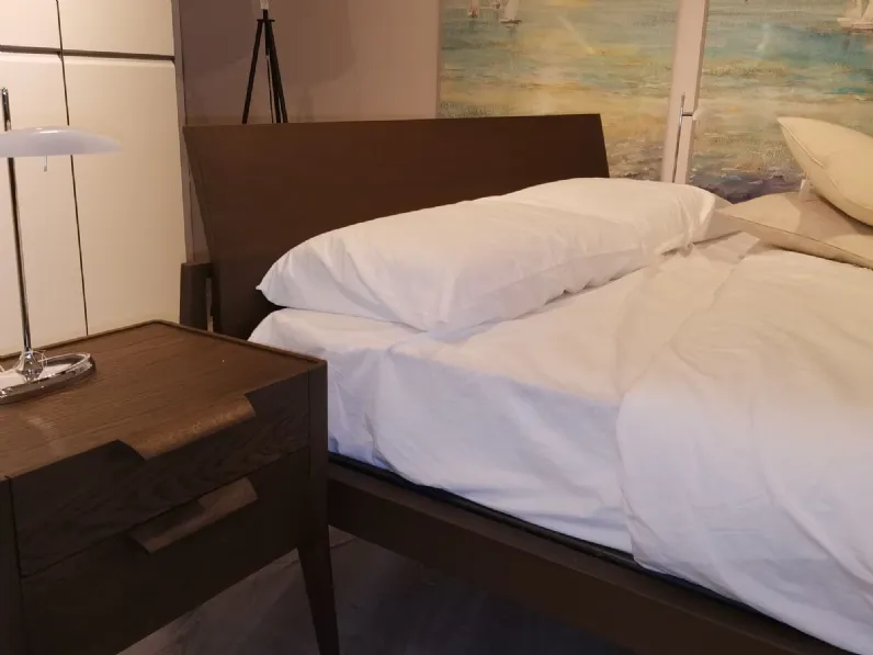 Letto moderno con gambe Ekel Artigianale a prezzo ribassato