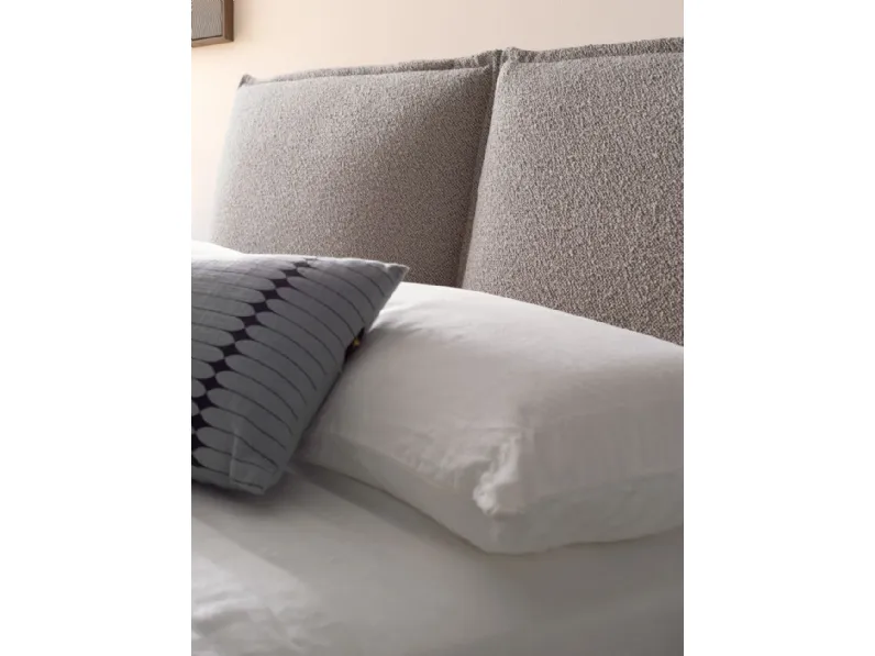 Letto imbottito modello Letto matrimoniale modello alissa di Orme scontato 40%