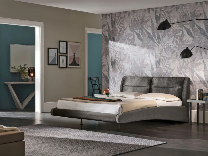 Letto moderno con gambe Stromboli king Mottes selection a prezzo ribassato