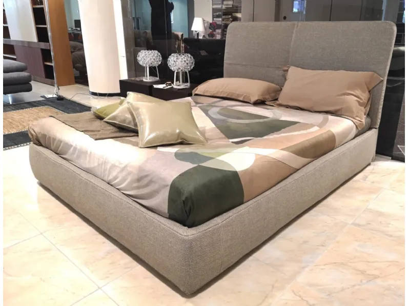 Letto moderno con giroletto Laze Poliform a prezzo scontato