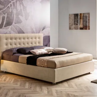 Letto moderno con giroletto Letto modello matrimoniale anima in ecopelle crema con testata lavorata Collezione esclusiva a prezzo scontato