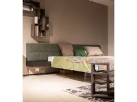 Letto moderno con piedini Wing Presotto a prezzo ribassato