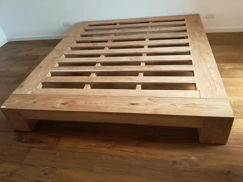 Letto in legno con giroletto Giroletto slat teak massello Artigianale a prezzo ribassato