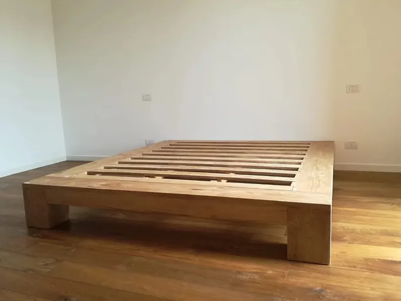 Letto in legno con giroletto Giroletto slat teak massello Artigianale a prezzo ribassato