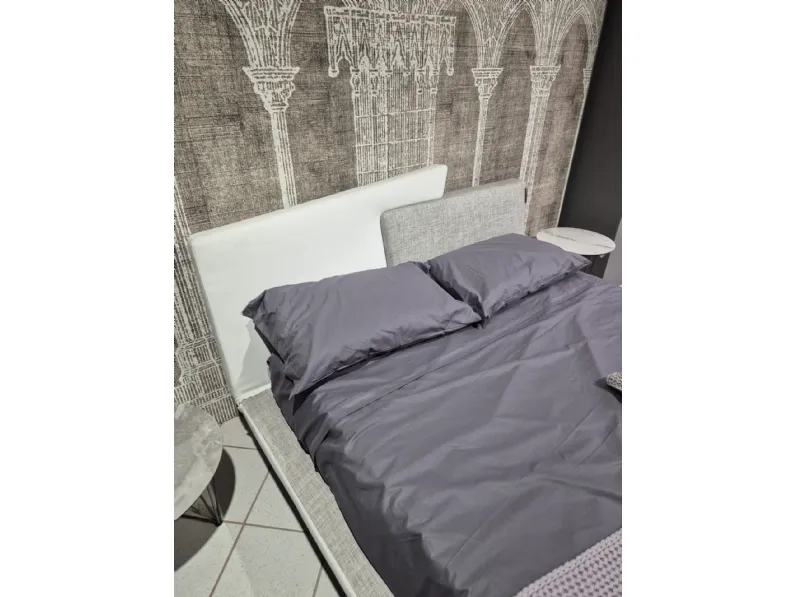 Letto moderno Meeting bicolore Presotto con uno sconto del 52%