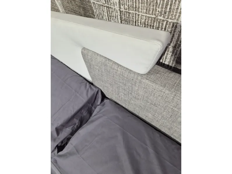 Letto moderno Meeting bicolore Presotto con uno sconto del 52%
