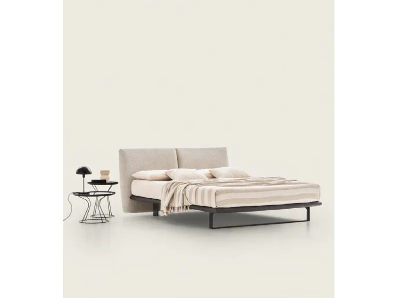 Letto imbottito con piedini Monaco Le comfort a prezzo ribassato