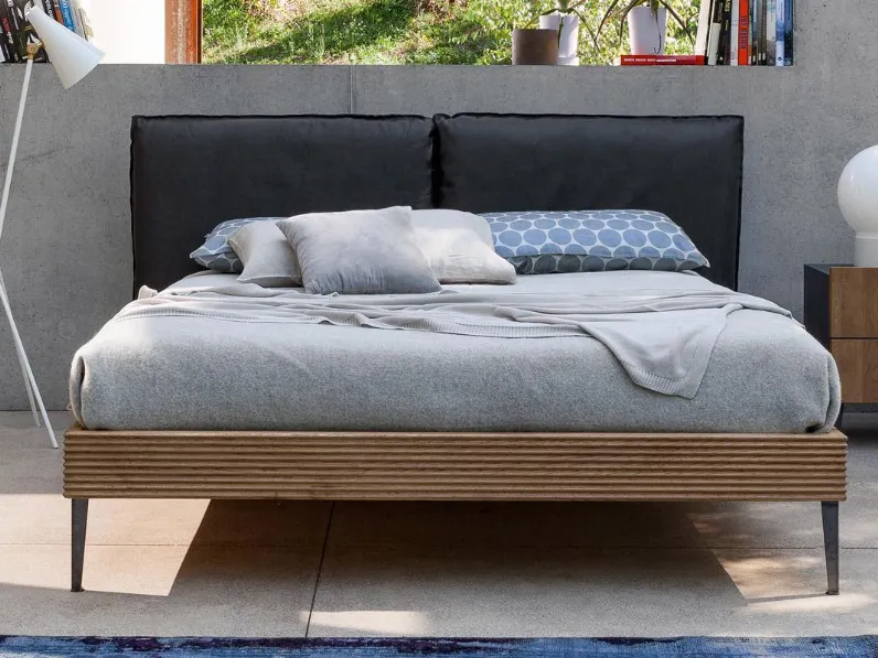 Richiedi ora il prezzo di questo letto Wooden bed di Devina nais 