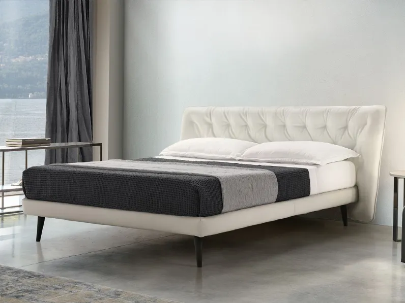 Letto Mtre letto imbottito in pelle Artigianale SCONTATO a PREZZI OUTLET