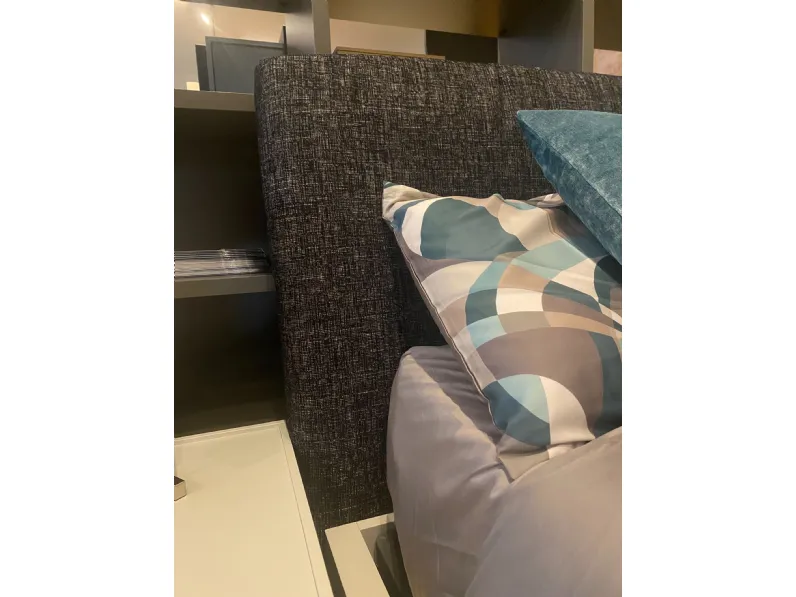 Letto design con contenitore Nido Novamobili a prezzo ribassato