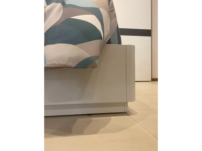 Letto design con contenitore Nido Novamobili a prezzo ribassato