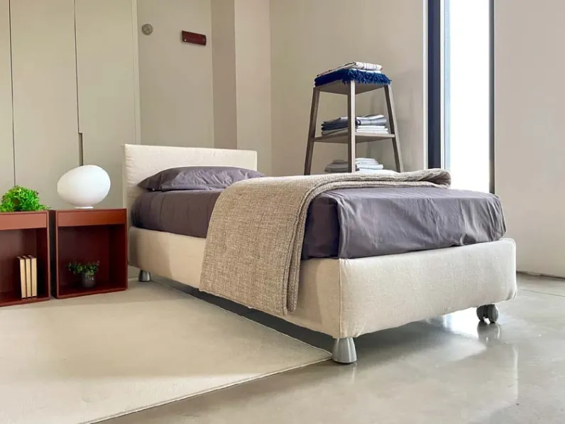 Letto singolo moderno Notturno due Flou a prezzo ribassato