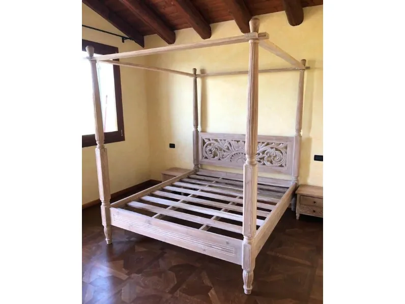 Letto in legno modello Oriente di Outlet etnico scontato 25%