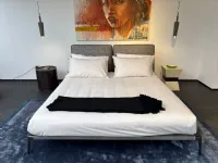 Letto imbottito modello Park 1  di Poliform scontato 45%