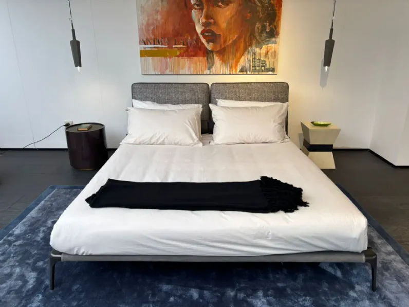 Letto imbottito modello Park 1  di Poliform scontato 45%