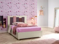 Letto piazza e mezzo con giroletto Letto piazza e mezza amandine, finitura bianco luce con inserti in tessuto Collezione esclusiva a prezzo scontato