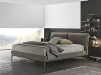 Letto moderno con giroletto River a V&nice a prezzo ribassato