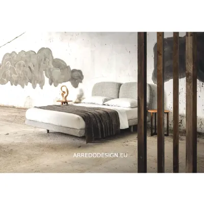 Letto matrimoniale design Robin Veneran a prezzo scontato