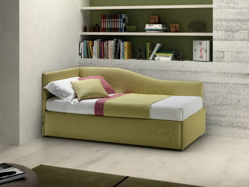 Letto Samoa modello Enjoy Twice ad angolo sagomato. Letto con struttura in legno rivestito in tessuto comprensivo di secondo letto estraibile.