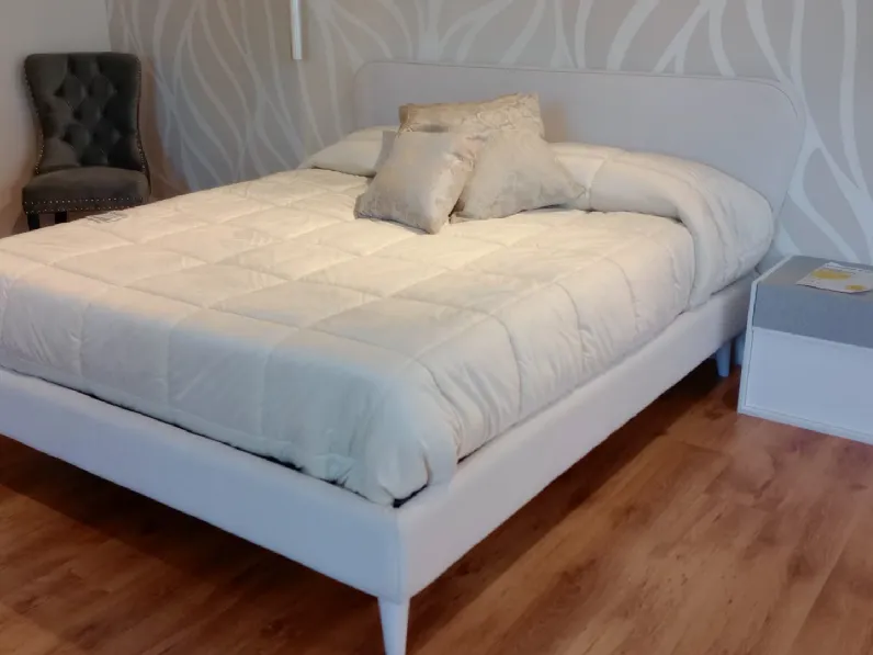 Letto moderno Scudo Imab scontato 50%