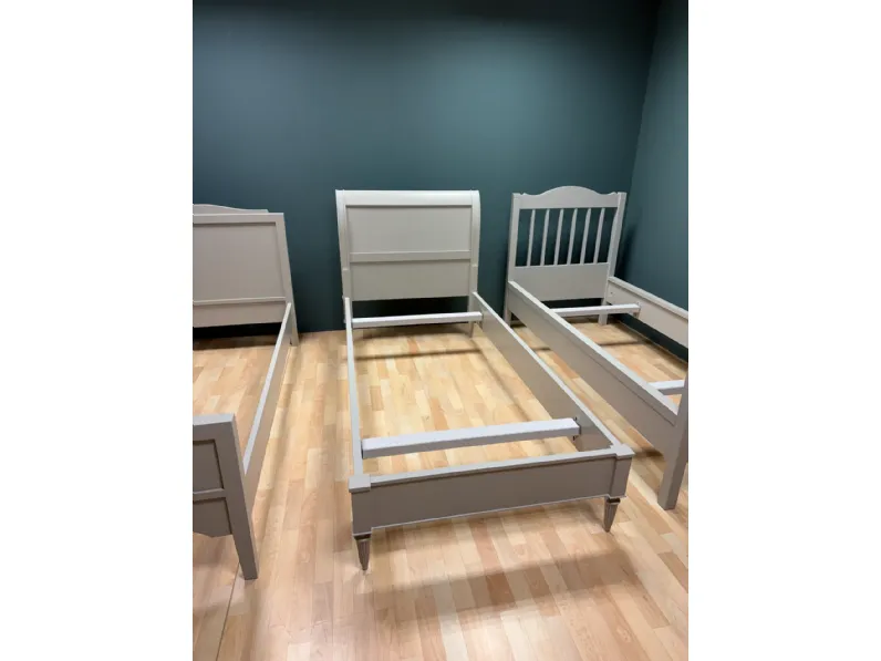 Letto in legno con piedini Letto singolo�Artigianale�a prezzo scontato