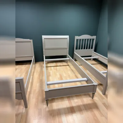 Letto in legno con piedini Letto singolo�Artigianale�a prezzo scontato