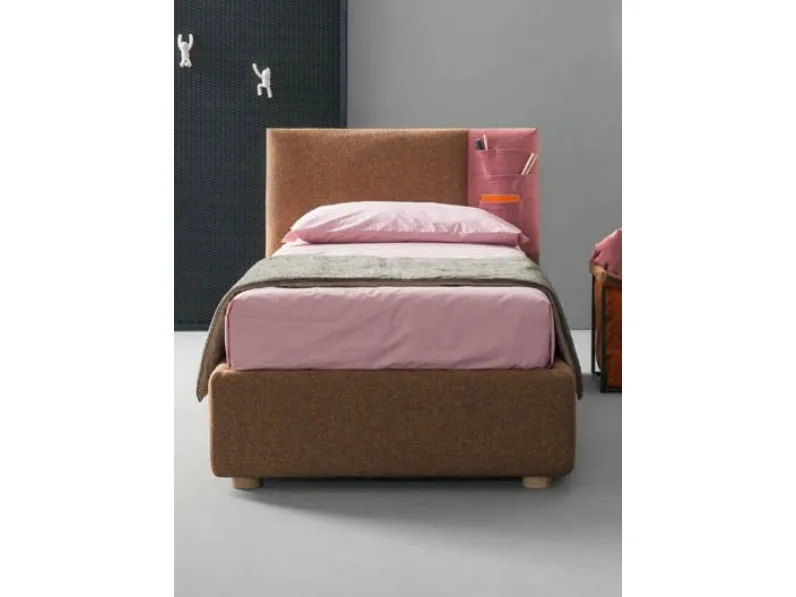 Letto moderno con piedini Rift Samoa a prezzo ribassato