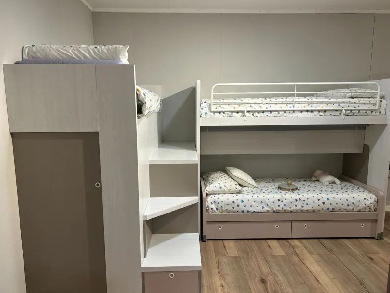 Scopri il Letto Design Tana del Lupo di Doimo Cityline scontato del 40%. Un'ottima scelta per un architetto!