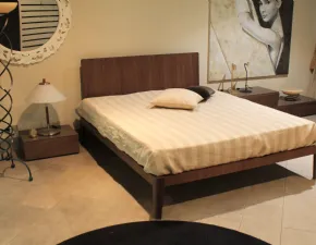 Letto in legno con gambe Spillo Pianca a prezzo scontato