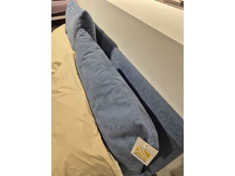 Letto imbottito modello Tecum quadro di Novaluna scontato 50%