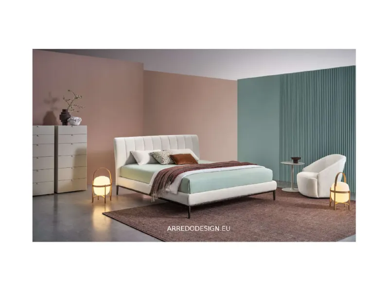 Letto design con piedini Thomas Twils a prezzo scontato