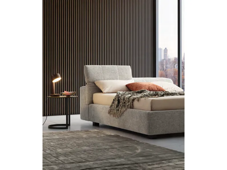 Letto moderno con gambe Tower Le comfort a prezzo scontato