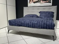 Letto imbottito con piedini TuftLa casa modernaa prezzo scontato