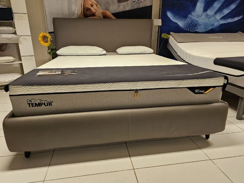 Letto matrimoniale moderno Uno Tempur a prezzo ribassato