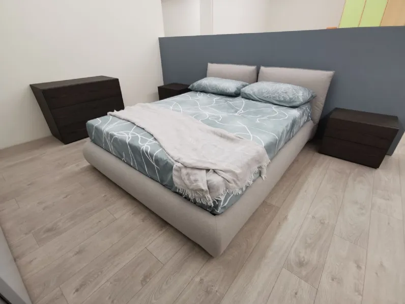 Letto imbottito modello Venus di Bolzan scontato 27%