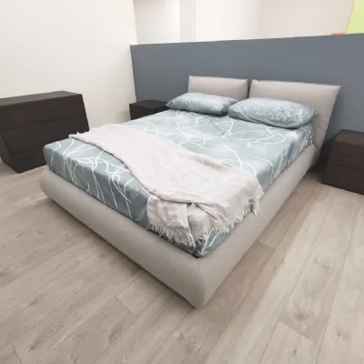 Letto imbottito modello Venus di Bolzan scontato 27%