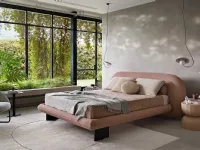 Letto moderno con piedini Wabi Saba a prezzo scontato