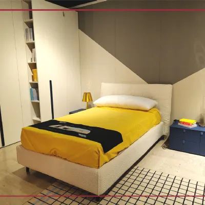 Letto imbottito modello Cut compatto di Samoa scontato 36%