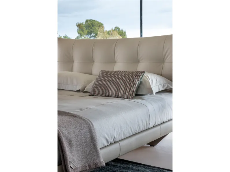 Letto Aurora tre di Poltrona frau scontato del 30%