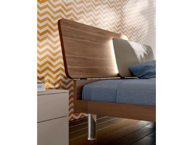 Letto moderno con piedini Loli * Orme a prezzo scontato