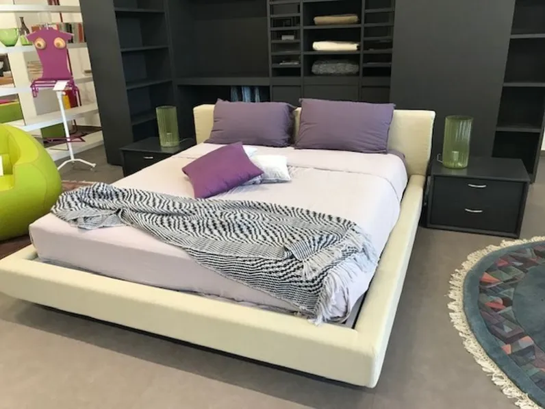 Scopri il Letto Japo Halifax a prezzi outlet! Acquista subito e arreda la tua casa con stile.