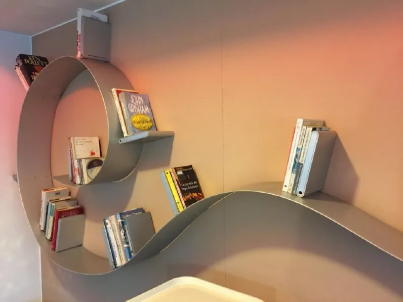 Libreria Book worm alluminio stile design di Kartell scontata del 40%