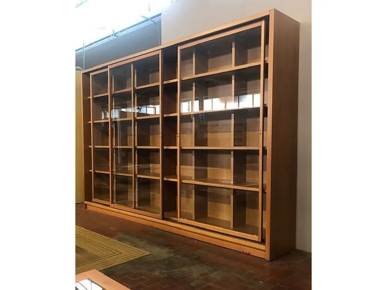 Scopri la Libreria L 32, design di lusso a prezzo scontato da Distribuzione grandi marchi.