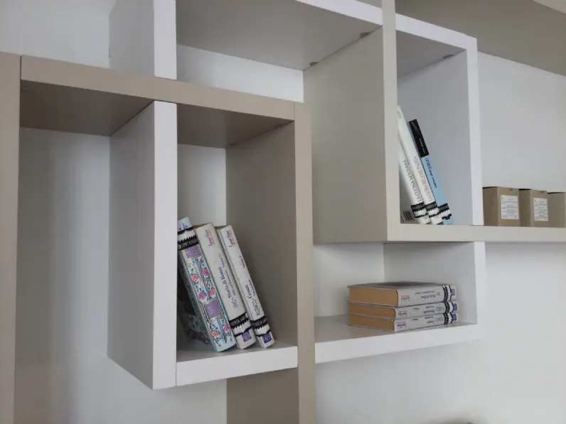 Libreria sospesa a soffitto Lago 30mm WEIGHTLESS in laccato opaco Offerta  Outlet