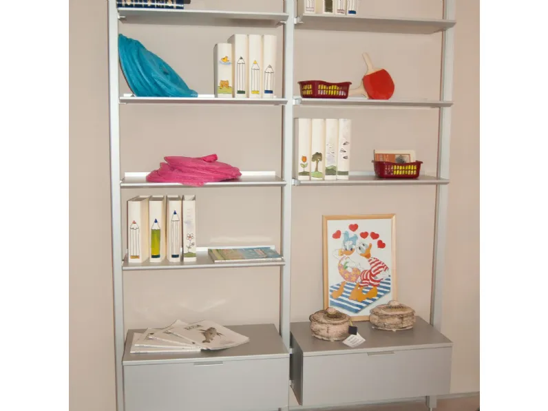 Libreria modello Libreria design moderno a paretedi Calligaris a prezzo riservato 