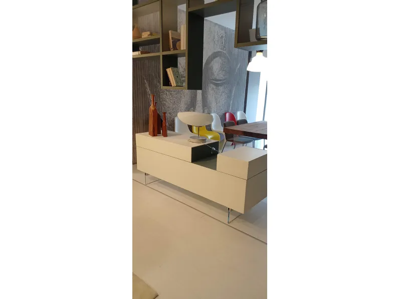 Libreria sospesa in stile design di Lago in OFFERTA OUTLET