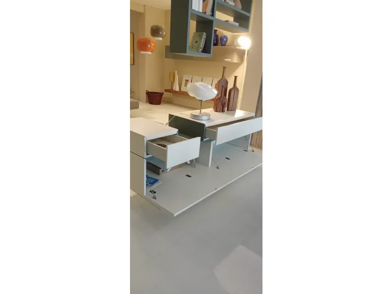 Libreria sospesa in stile design di Lago in OFFERTA OUTLET