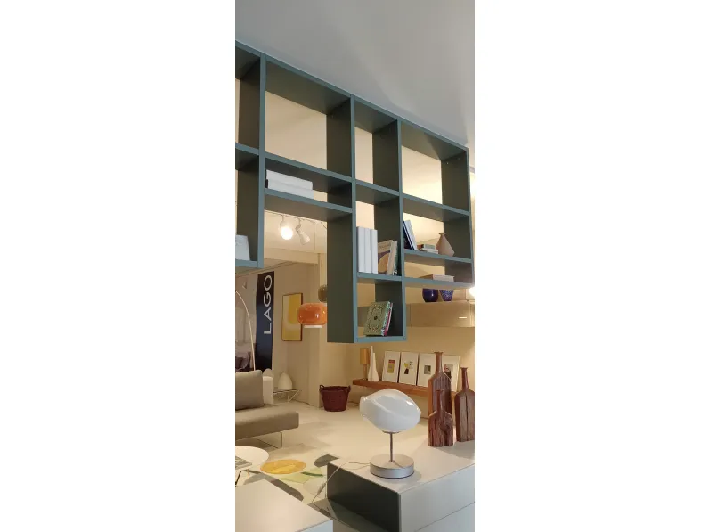 Libreria sospesa in stile design di Lago in OFFERTA OUTLET