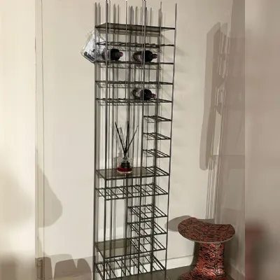 Libreria Metrica wine c stile moderna di Mogg in Offerta Outlet